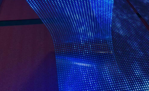 Ecran Courbe bleu et transparent